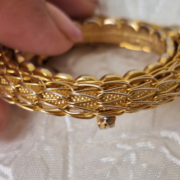 Vintage Kramer of New York Gold Tone Circle Brooch Pin Book Piece MCM - Picture 7 of 8